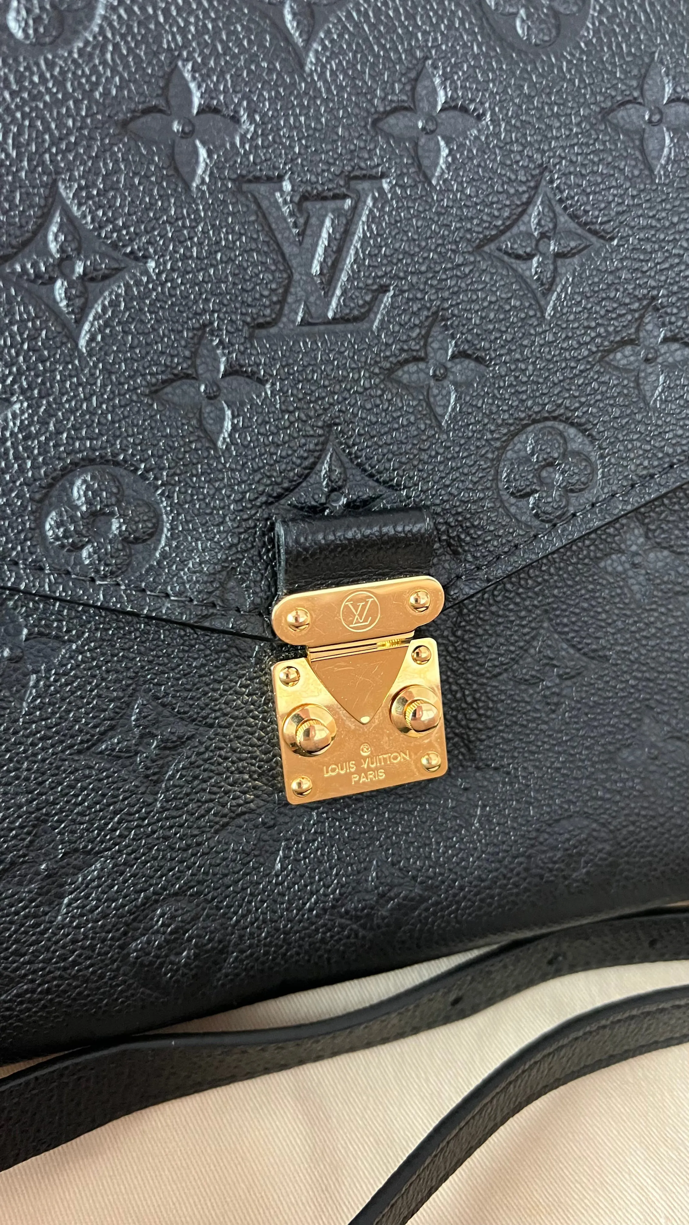 Louis Vuitton Pochette Metis Bag