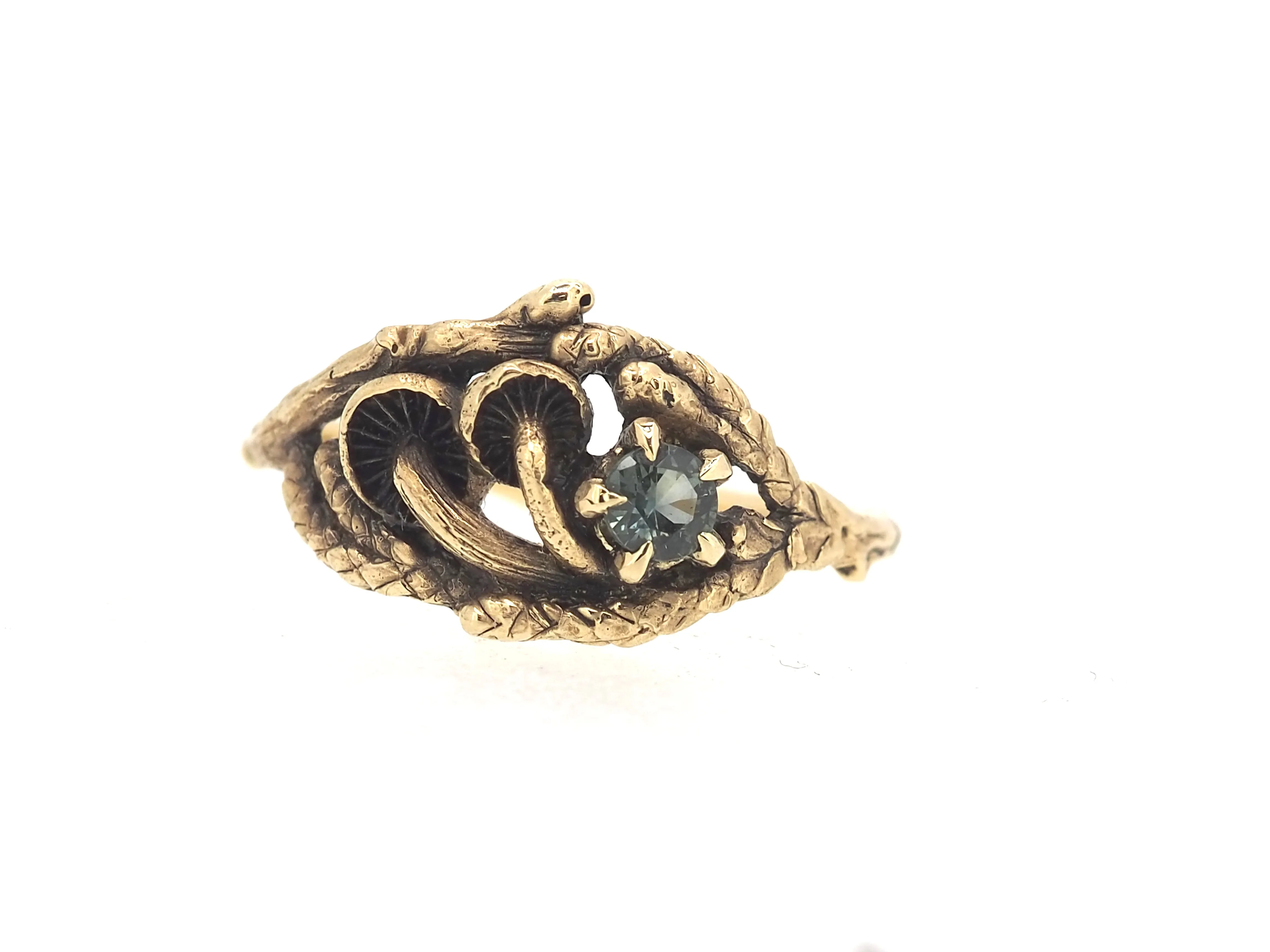 Mushroom cedar ring in gold with Montana sapphire