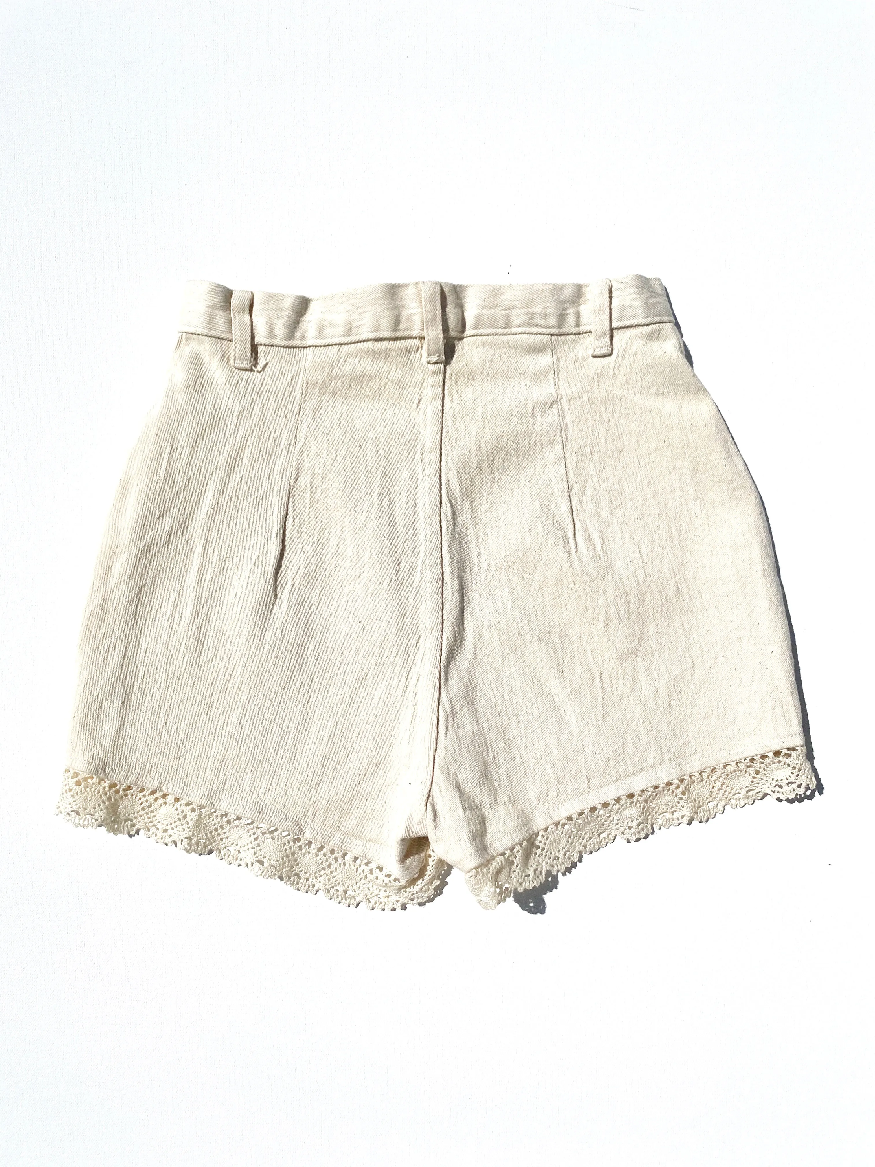 VINTAGE: Linen Shorts - Cream Lace