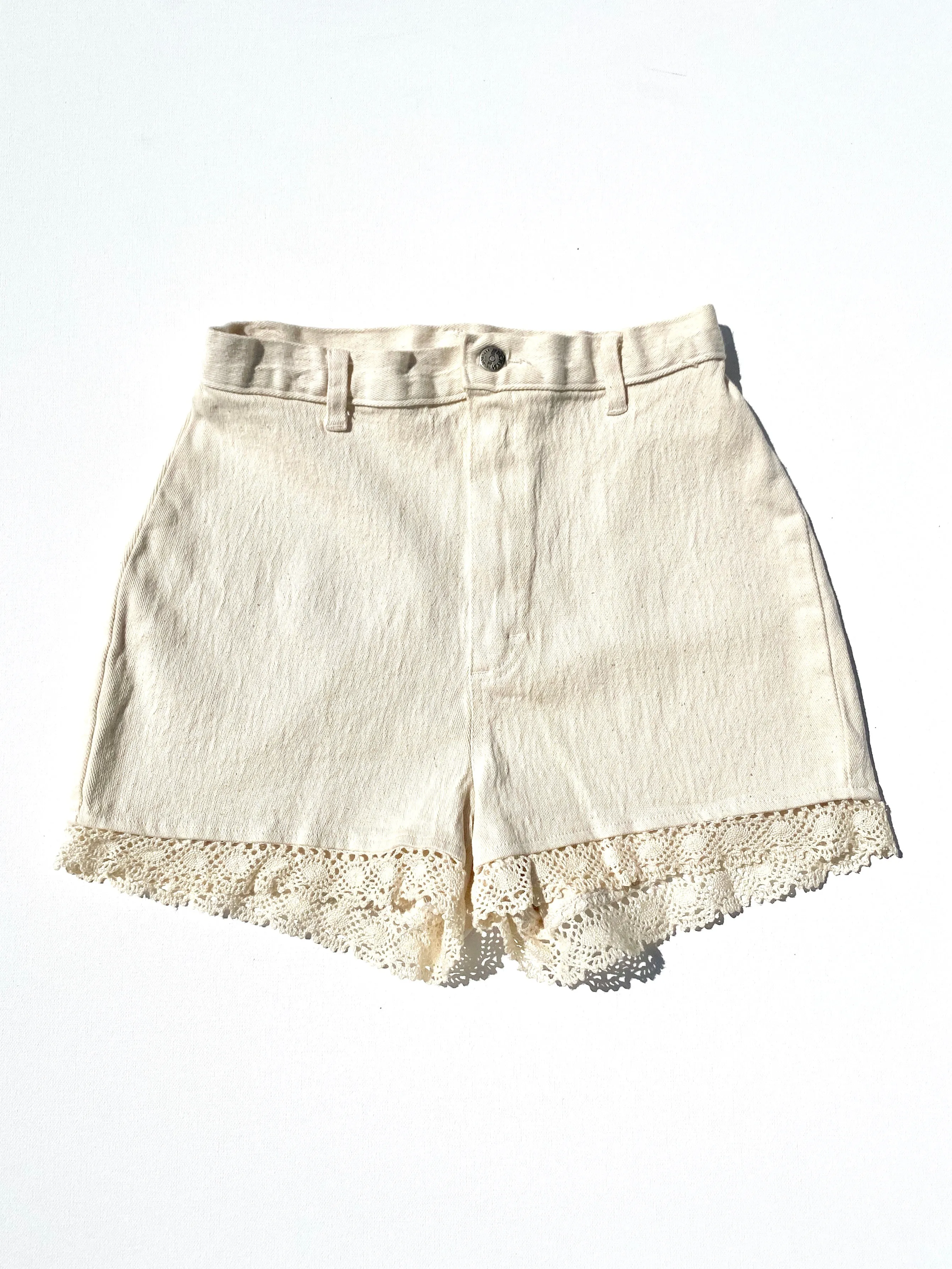 VINTAGE: Linen Shorts - Cream Lace